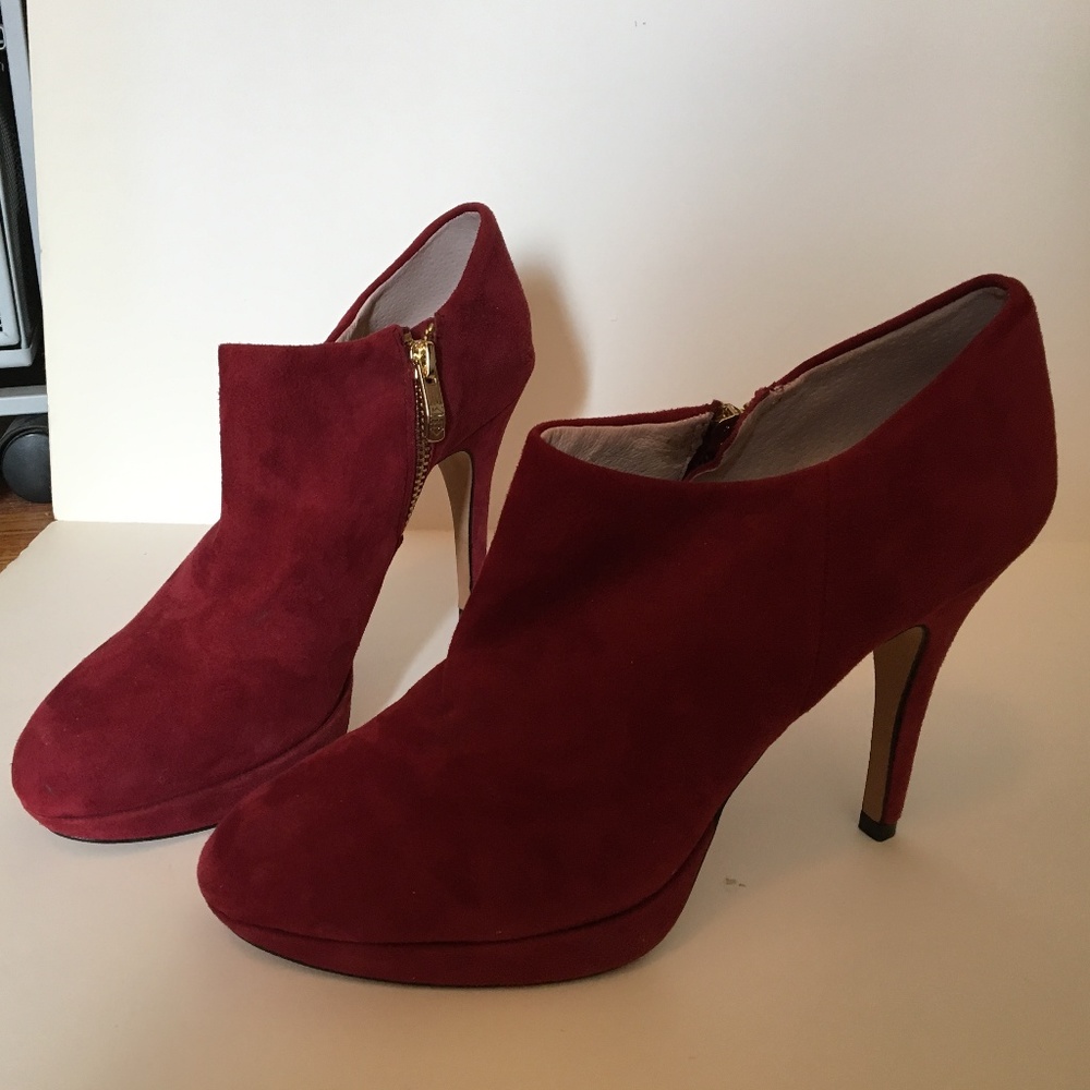 Vince Camuto Suede Elvin Booties size 8